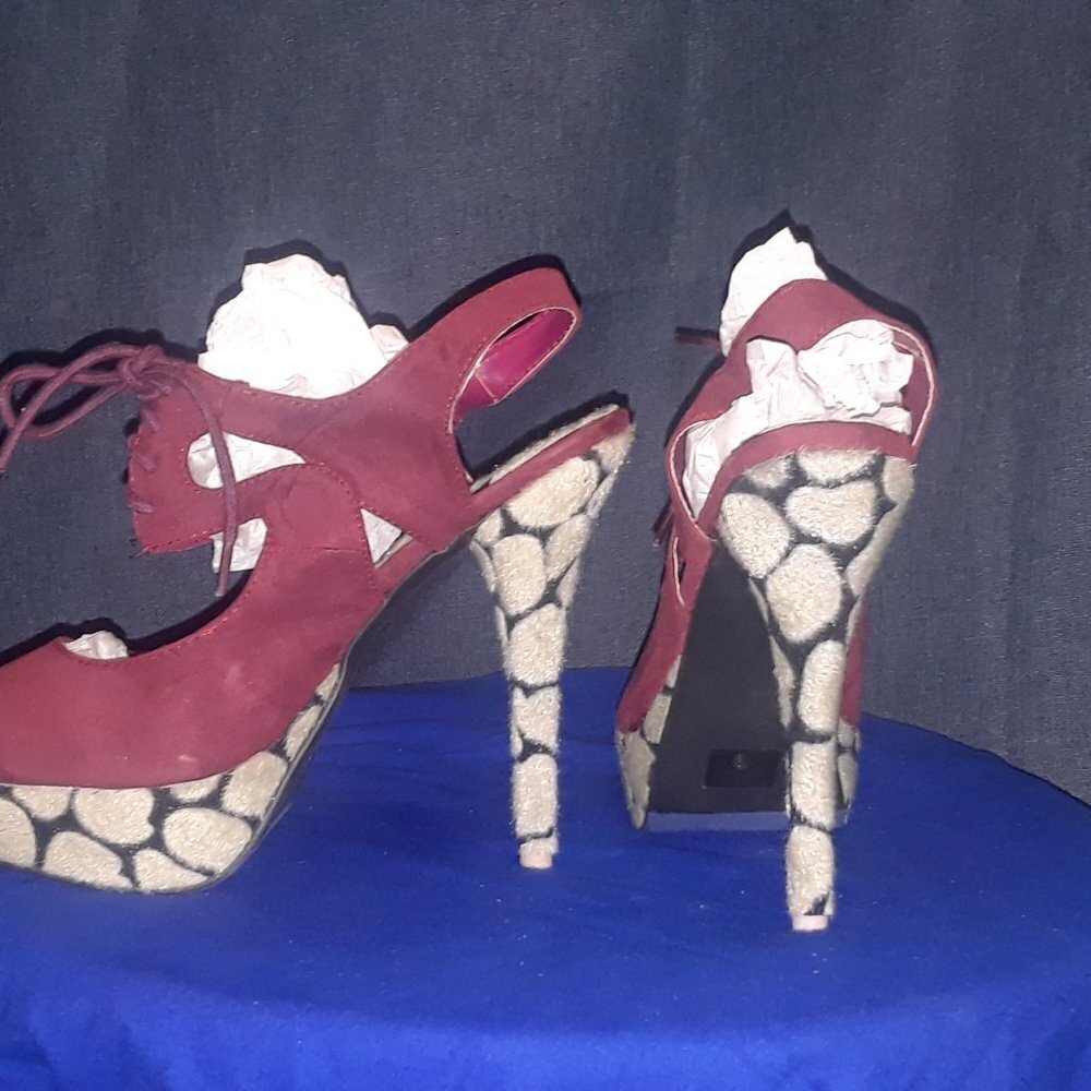 STILETTO - Picture 4 of 6